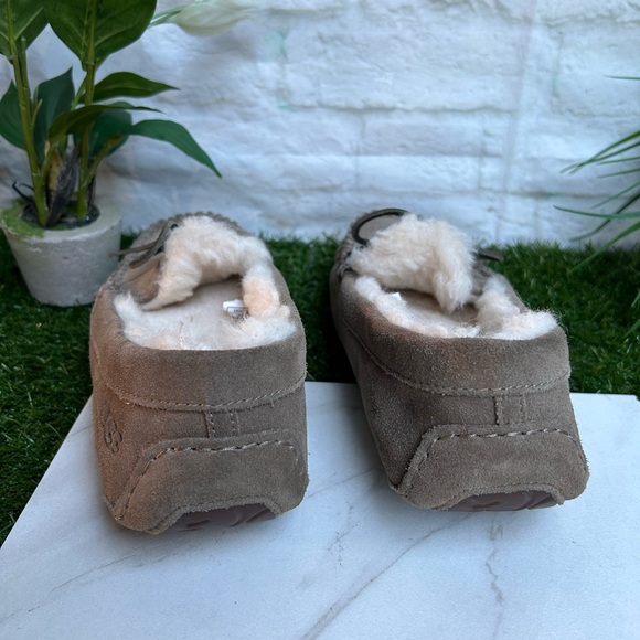 UGG Moccasins slippers color: dry leaf men’s Size 9 - Picture 5 of 10